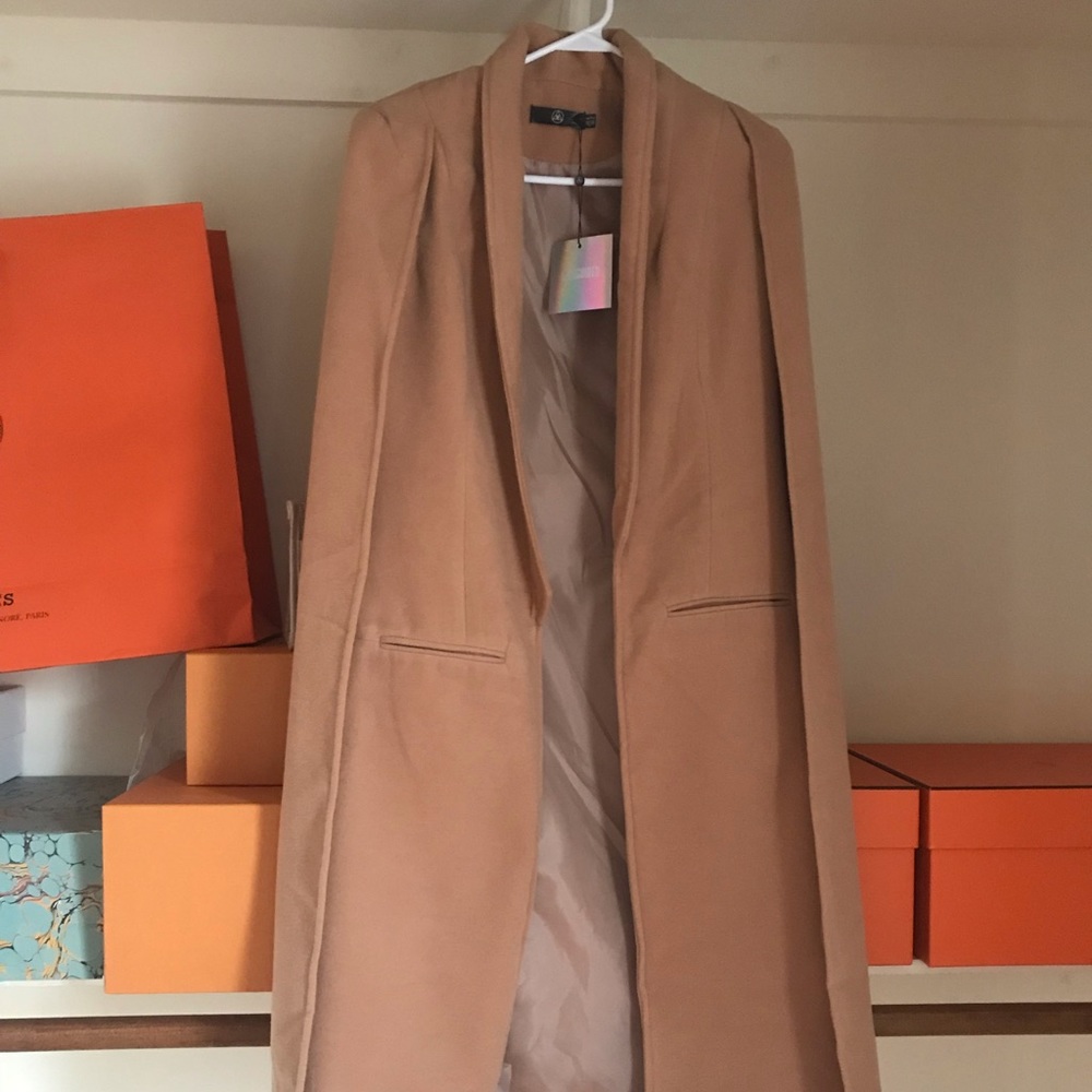 Brandnew Missguided Cape Coat Size 4 US brown